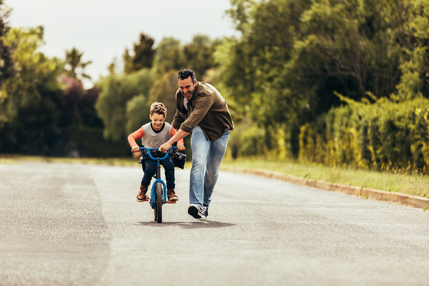 Balloon-FatherSonBike_small.jpg